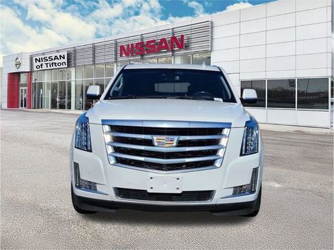 Used 2020 Cadillac Escalade Premium Luxury image 2