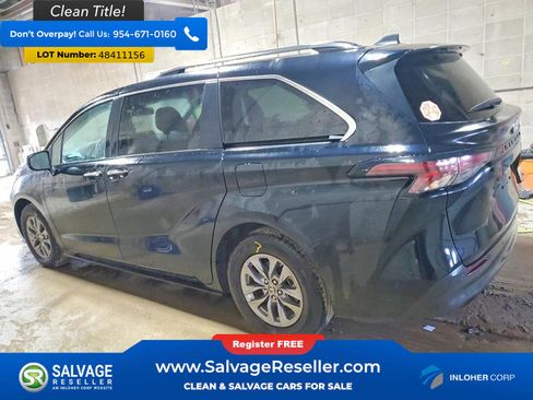 Used 2024 Toyota Sienna XLE FWD image 3