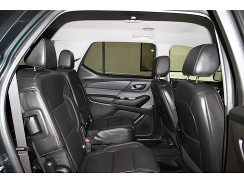 Used 2021 Chevrolet Traverse LT image 23
