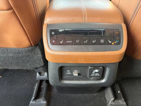 Used 2023 Nissan Pathfinder Platinum w/ Black Appearance Package AWD/4WD image 22