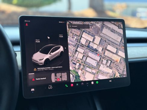 Used 2022 Tesla Model Y Performance AWD/4WD image 27