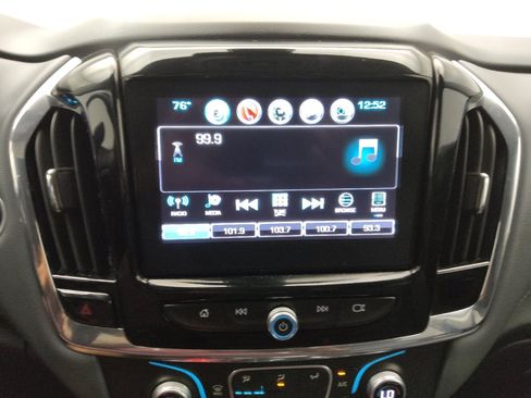Used 2018 Chevrolet Traverse LT FWD image 25