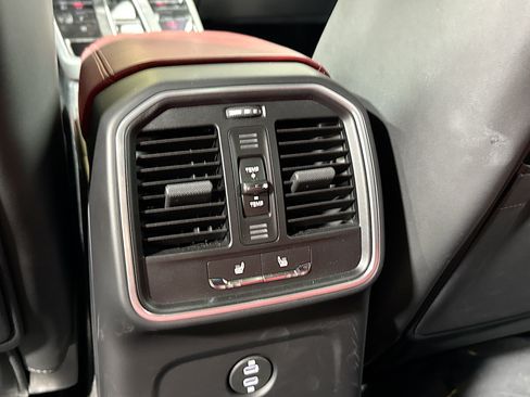 Certified 2026 Porsche Macan S AWD/4WD image 20