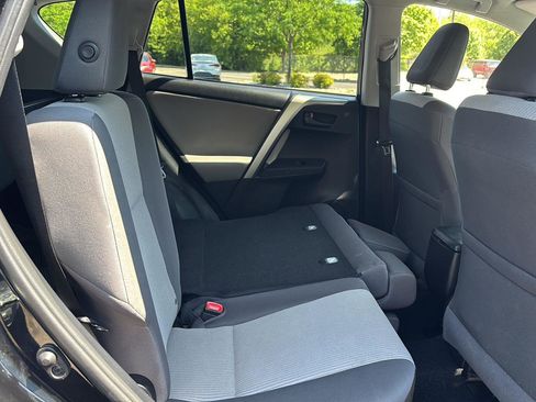Used 2015 Toyota RAV4 LE FWD image 17