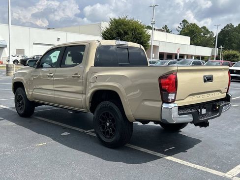 Used 2019 Toyota Tacoma SR5 RWD image 4