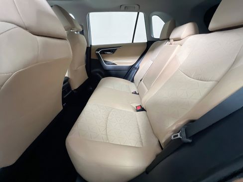 Used 2025 Toyota RAV4 XLE w/ Convenience Package FWD image 29