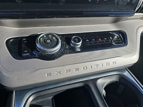 Used 2025 Ford Expedition Active image 24