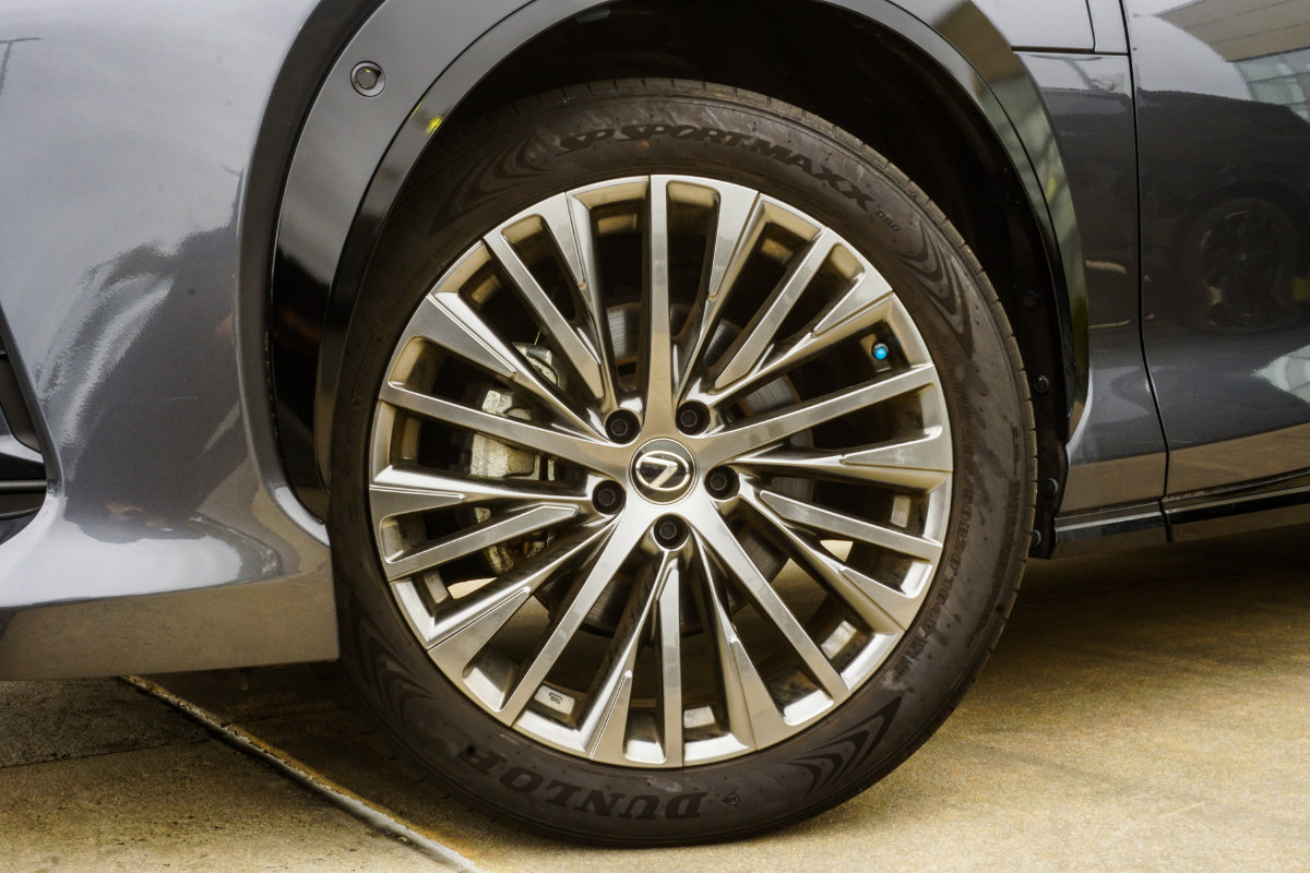 Used 2023 Lexus RZ 450e Premium w/ Cold Area Package AWD/4WD image 6