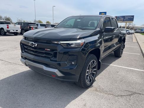 New 2024 Chevrolet Colorado Z71 w/ LPO, Dark Essentials Package image 7