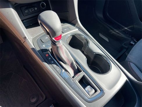 Used 2022 Chevrolet Equinox RS w/ Infotainment Package image 15