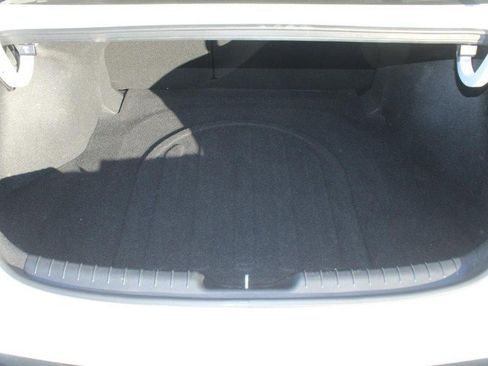 Used 2024 Hyundai Elantra Limited image 7