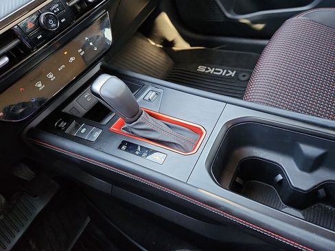 Used 2025 Nissan Kicks SR image 12