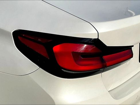 Used 2023 BMW 530i w/ Premium Package RWD image 19