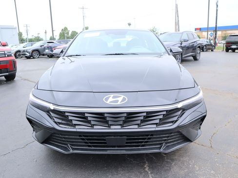 New 2026 Hyundai Elantra SEL Sport Premium FWD image 9