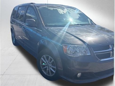 Used 2018 Dodge Grand Caravan SXT image 3