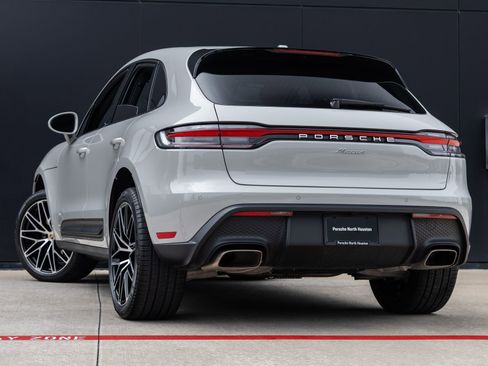Certified 2026 Porsche Macan AWD/4WD image 3