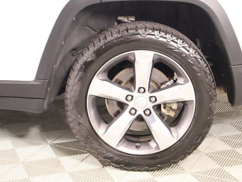 Used 2022 Jeep Grand Cherokee L Limited AWD/4WD image 21