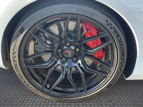Used 2023 Chevrolet Corvette Z06 w/ Z07 Performance Package RWD image 10