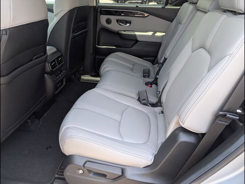 Certified 2025 Honda Pilot Touring image 13