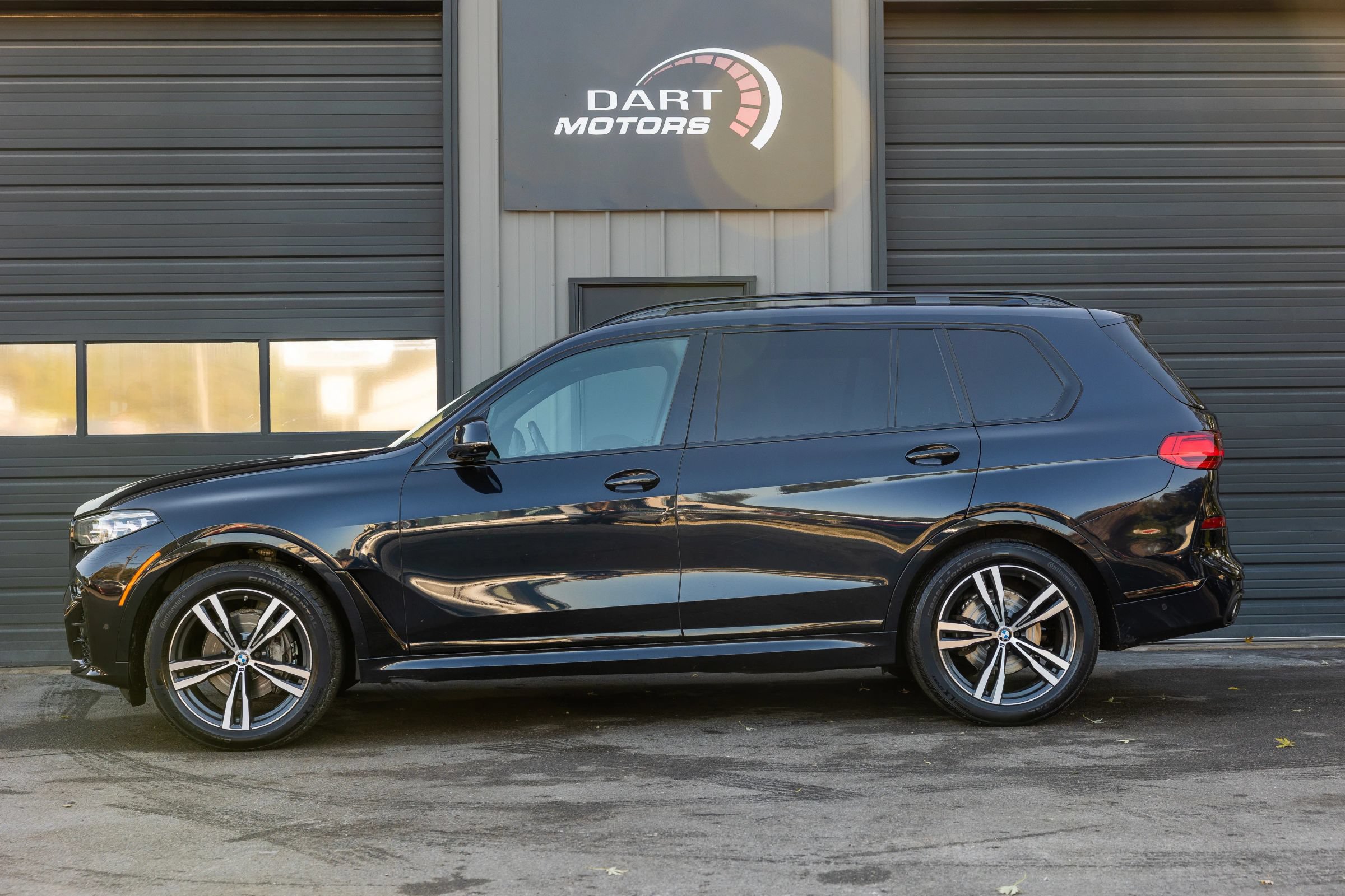 Used 2022 BMW X7 xDrive40i w/ M Sport Package AWD/4WD image 4