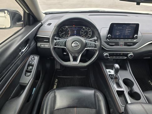 Used 2020 Nissan Altima 2.5 SR FWD image 14