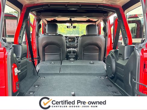 Used 2023 Jeep Wrangler Unlimited Sahara AWD/4WD image 7