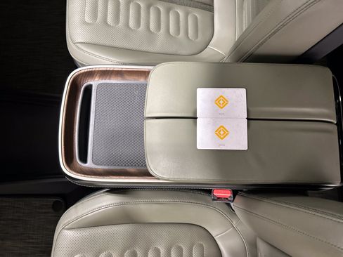 Used 2023 Rivian R1S Adventure AWD/4WD image 31