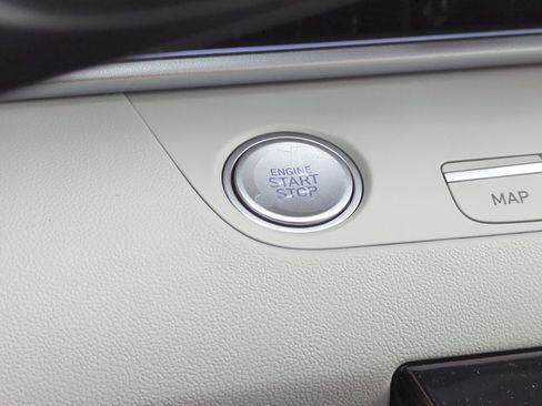 Certified 2025 Hyundai Elantra Limited FWD image 36