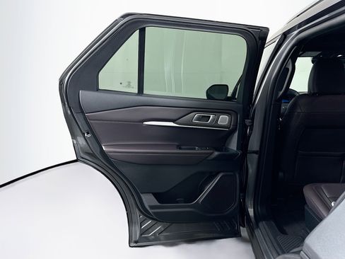 Used 2025 Ford Explorer Platinum image 27