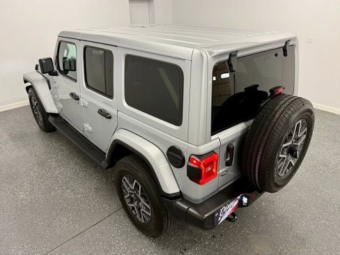 Used 2024 Jeep Wrangler Sahara w/ Technology Group image 8