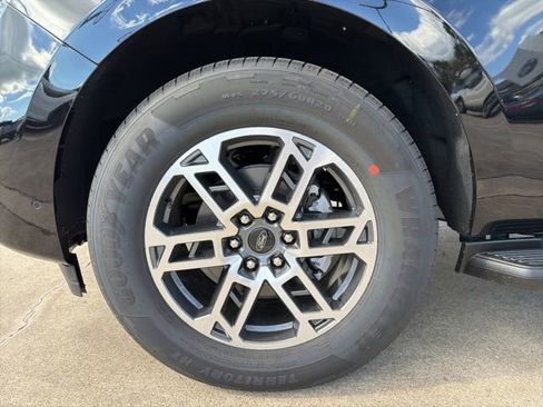 New 2025 Ford Expedition Active image 9