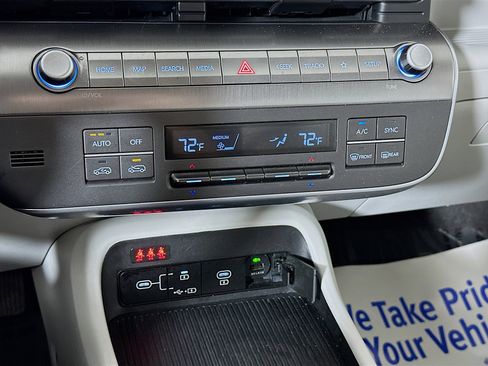 Certified 2025 Hyundai Kona SEL AWD/4WD image 15