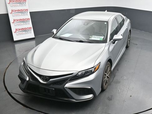 Used 2023 Toyota Camry SE image 12