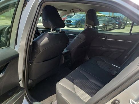 Used 2023 Toyota Camry SE image 7