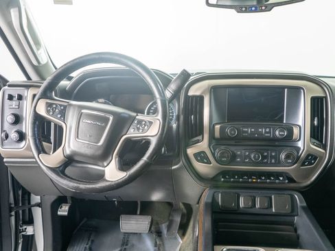 Used 2018 GMC Sierra 2500 Denali w/ Duramax Plus Package AWD/4WD image 12