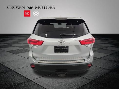 Used 2019 Toyota Highlander XLE AWD/4WD image 5
