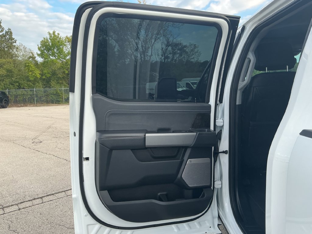 Used 2024 Ford F250 Lariat w/ Black Appearance Package AWD/4WD image 18
