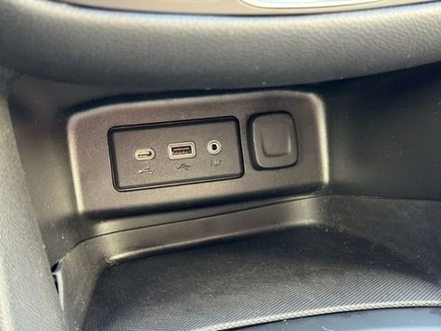 Used 2023 Chevrolet Equinox LT AWD/4WD image 15