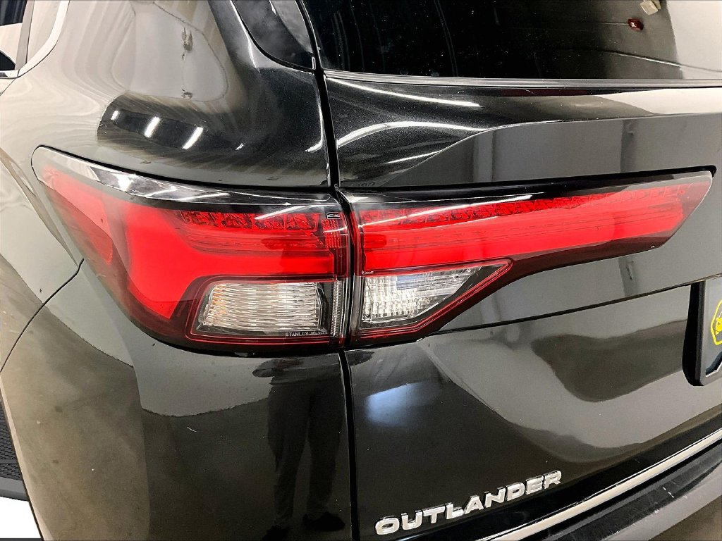 Used 2023 Mitsubishi Outlander SE AWD/4WD image 23
