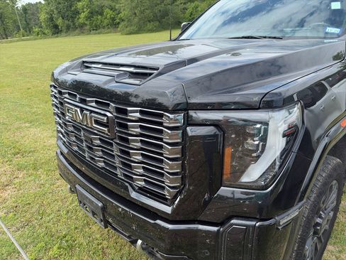 Used 2025 GMC Sierra 2500 Denali Ultimate AWD/4WD image 2