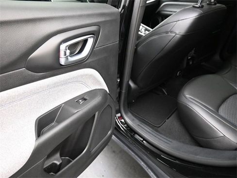 New 2026 Jeep Compass Latitude w/ Mopar Graphics Package image 16