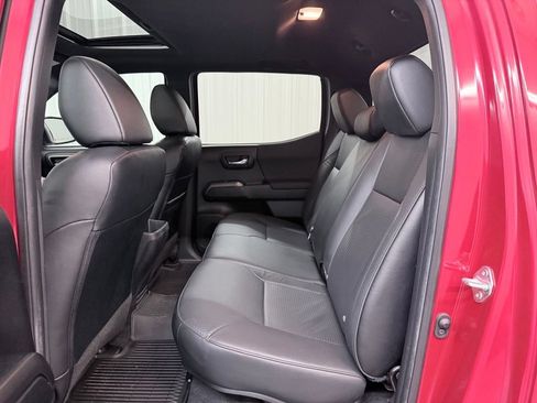 Used 2022 Toyota Tacoma TRD Sport w/ TRD Premium Sport Package AWD/4WD image 29