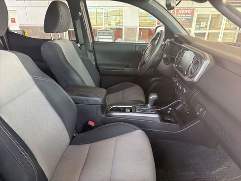 Used 2023 Toyota Tacoma TRD Off-Road image 9