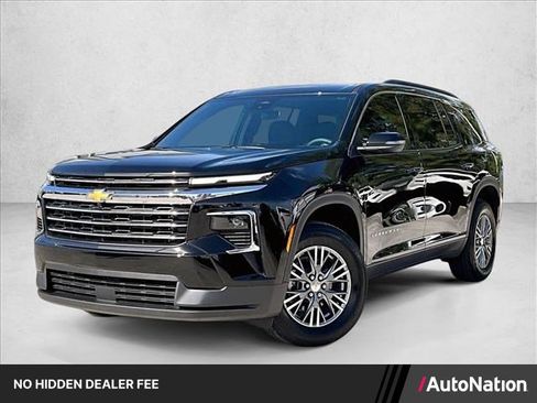 Used 2025 Chevrolet Traverse LT FWD image 1