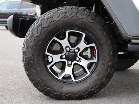 Used 2023 Jeep Wrangler Unlimited Rubicon w/ Cold Weather Group AWD/4WD image 2