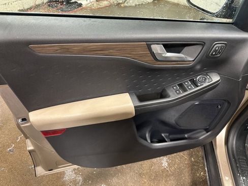 Certified 2020 Ford Escape Titanium image 14