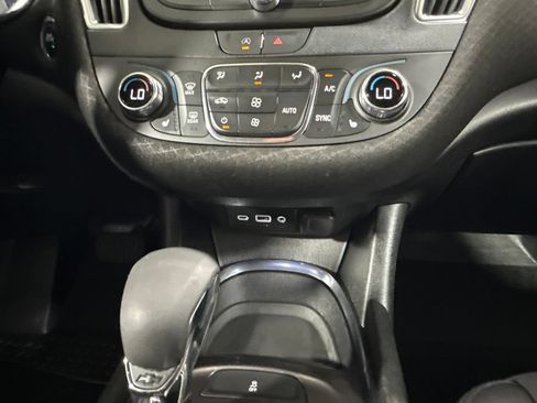 Used 2021 Chevrolet Malibu LT FWD image 24