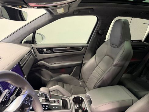 Used 2021 Porsche Cayenne GTS AWD/4WD image 8