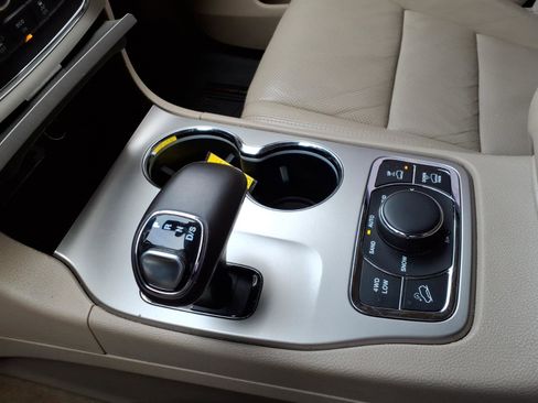 Used 2015 Jeep Grand Cherokee Overland w/ Advanced Technology Group image 16