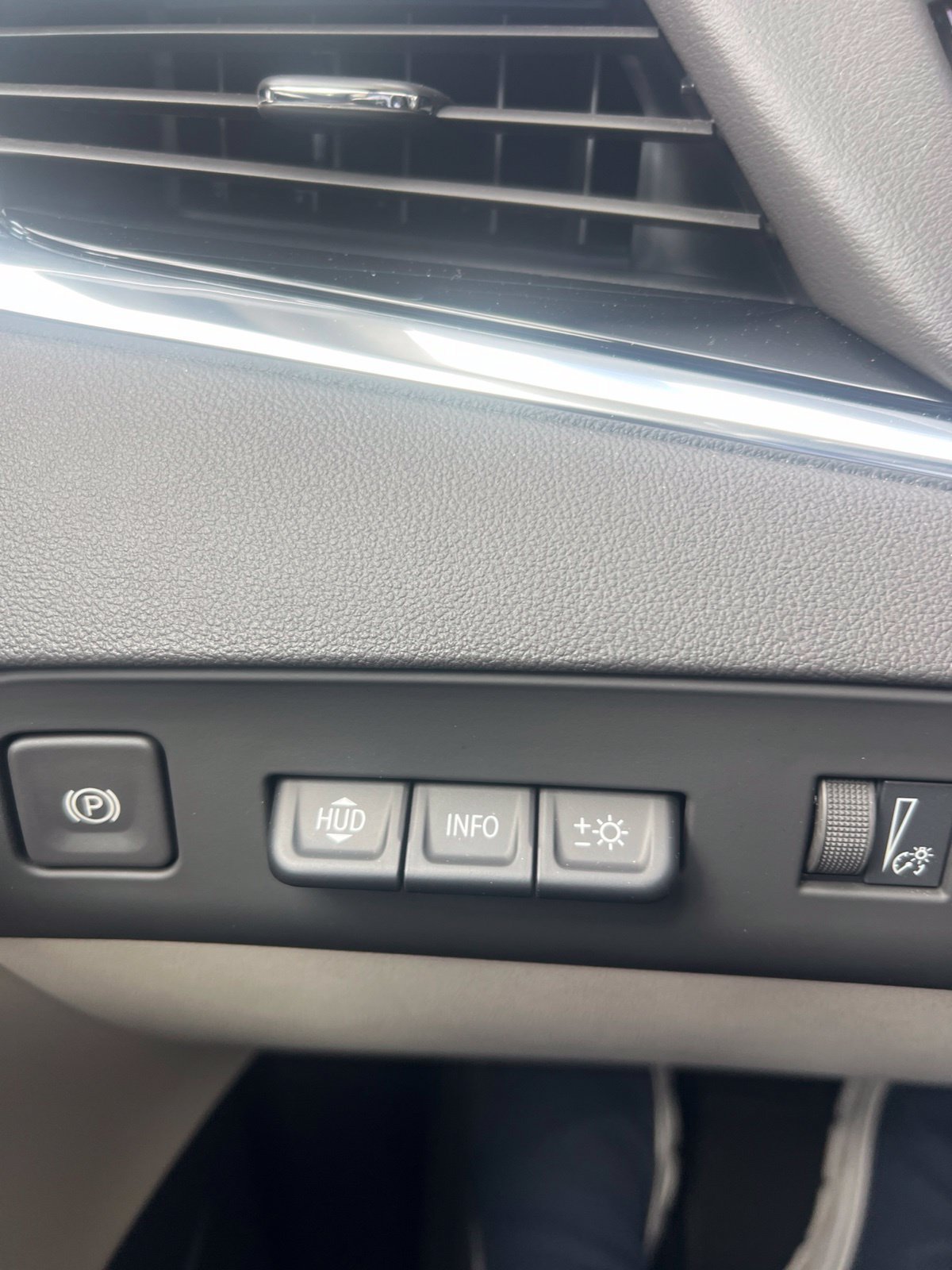 Used 2024 Buick Enclave Avenir w/ Avenir Technology Package FWD image 8